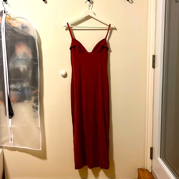 JACQUEMUS - Praia washed cupro midi dress in brick - Picture 5 of 8